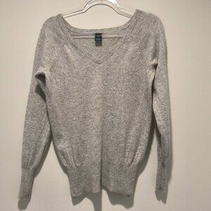 Gap Gray cashmere V neck sweater Size XS